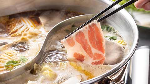 Hot pot of Shanghai Crab Miso Soup &amp; Spicy Soup with Matsuzaka Pork