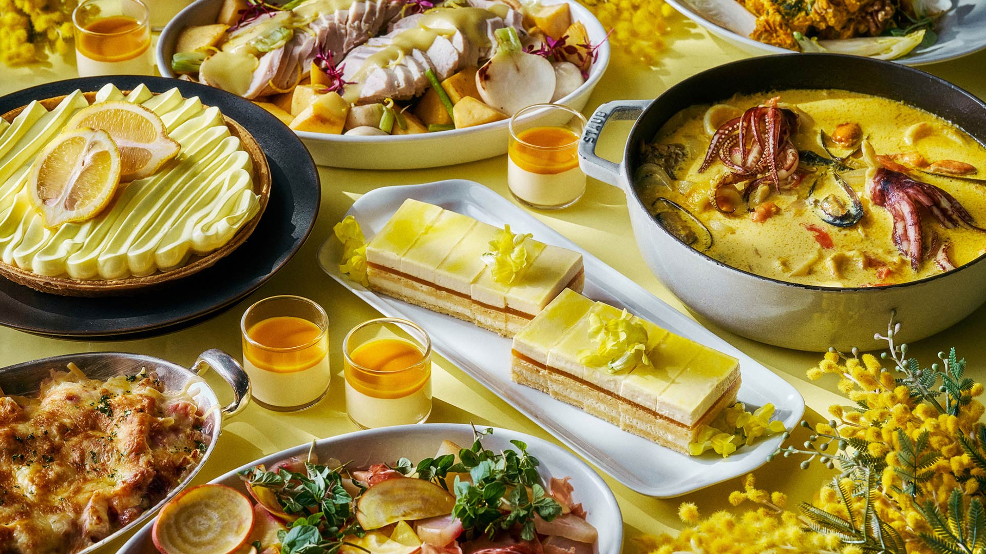 国際女性デーを祝うミモザカラーの華やかなスイーツやディナー、ビュッフェ