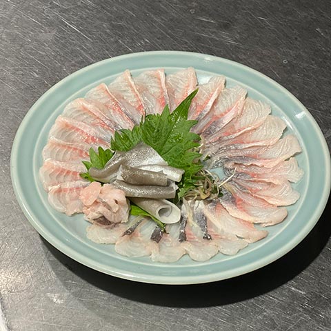 Exquisite eel sashimi for 2 ¥2,860 (tax included)